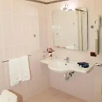 Pamaran 4* Nola