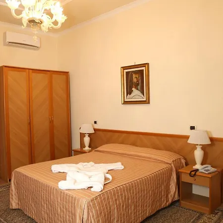 Pamaran 4* Nola