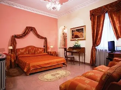 Pamaran 4* Nola